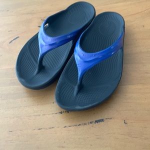 Blue Oofos size 8 W